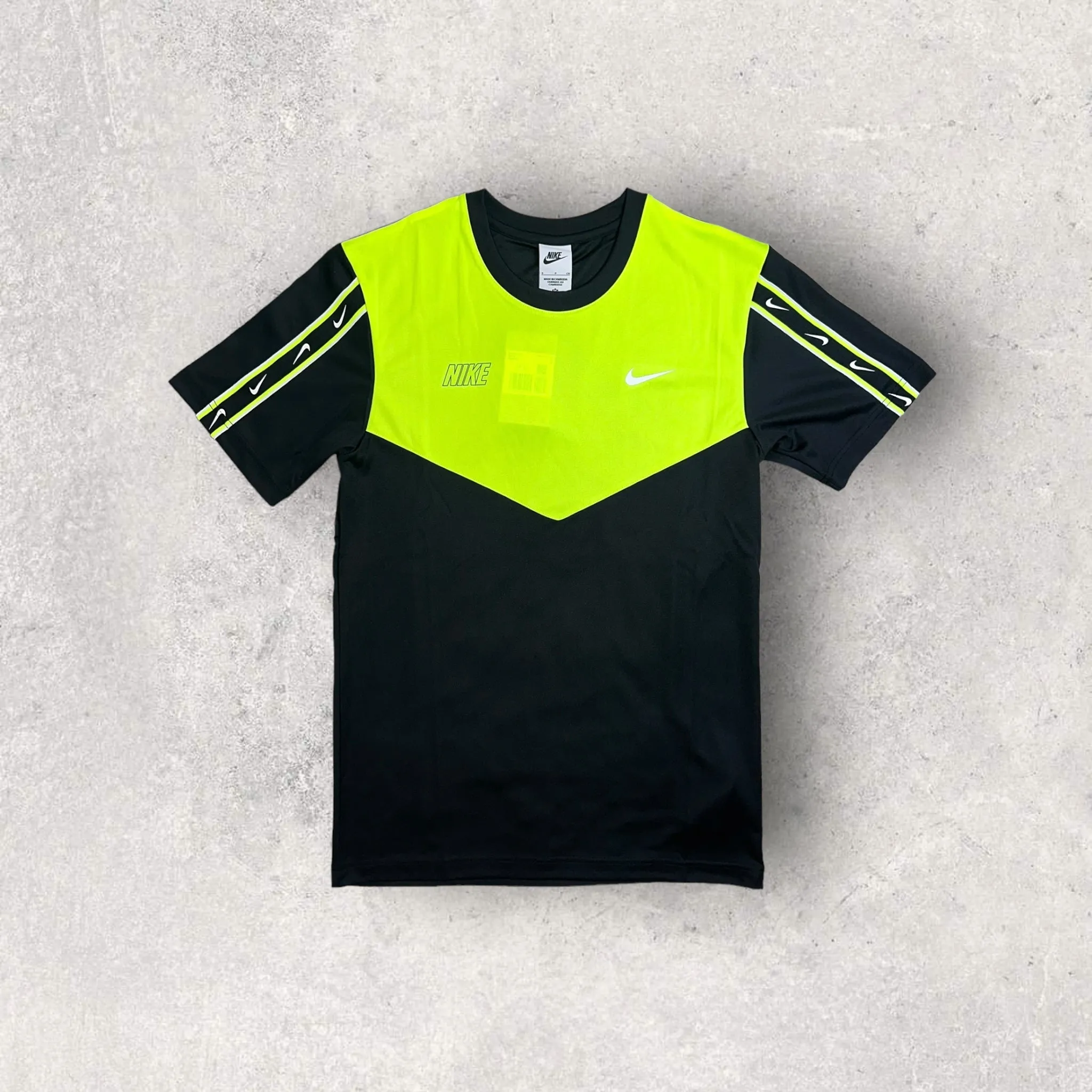 NIKE POLY REPEAT T-SHIRT/SHORT SET - BLACK/VOLT