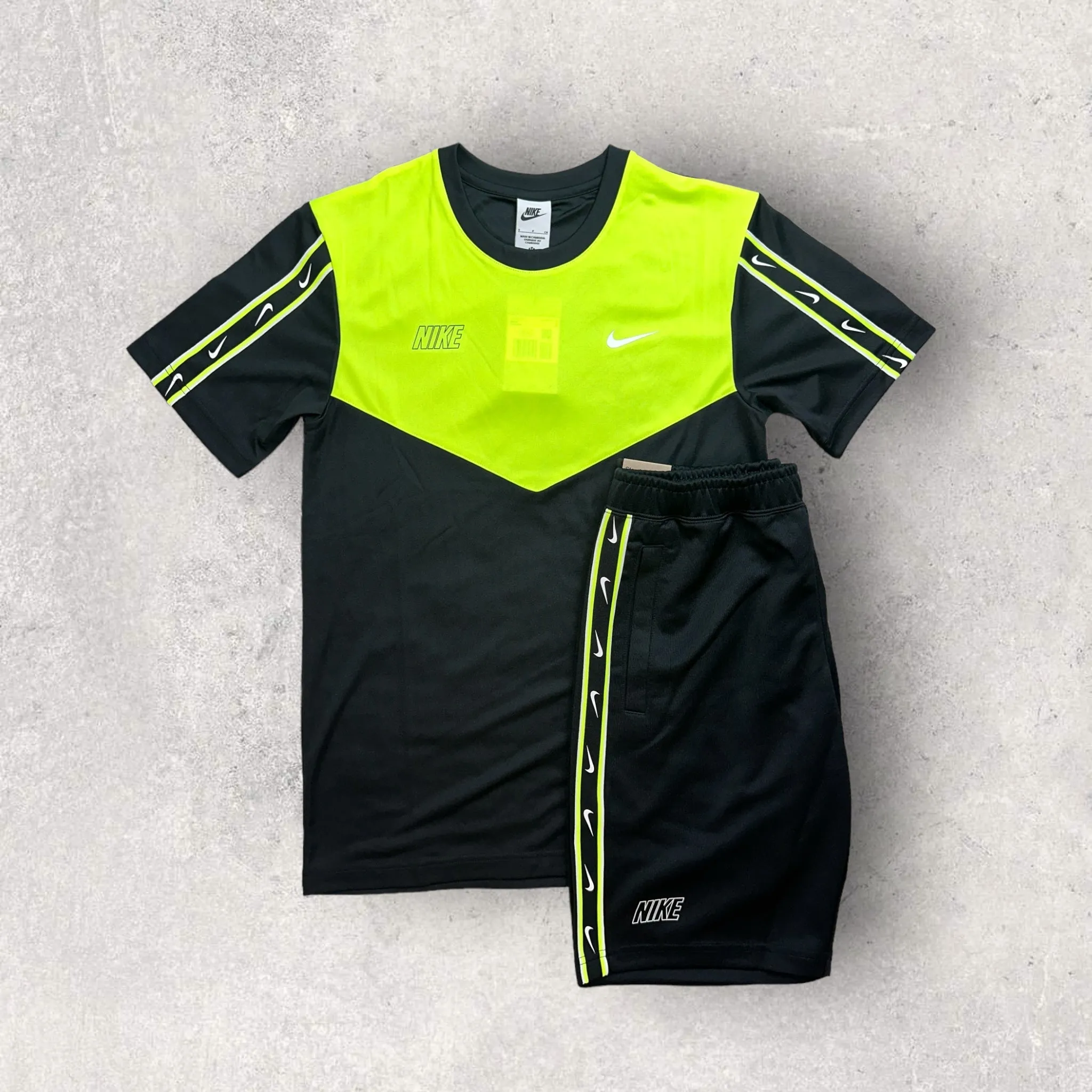 NIKE POLY REPEAT T-SHIRT/SHORT SET - BLACK/VOLT