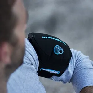 THIS ARMBAND KEEPS YOU HYDRATED ON THE GO